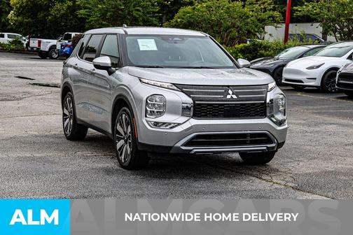 Silver 2025 Mitsubishi Outlander SE
