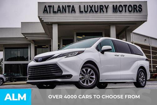 2023 Toyota Sienna LE