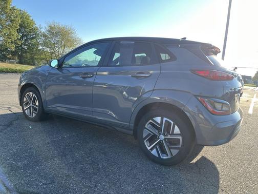 2022 Hyundai KONA EV SEL