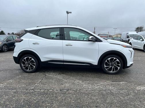 Summit White 2022 Chevrolet Bolt EUV FWD Premier