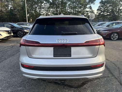 2019 Audi e-tron Premium Plus