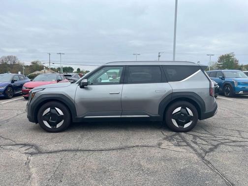 Pebble Gray 2024 Kia EV9 Wind