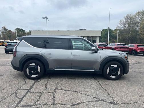 Pebble Gray 2024 Kia EV9 Wind