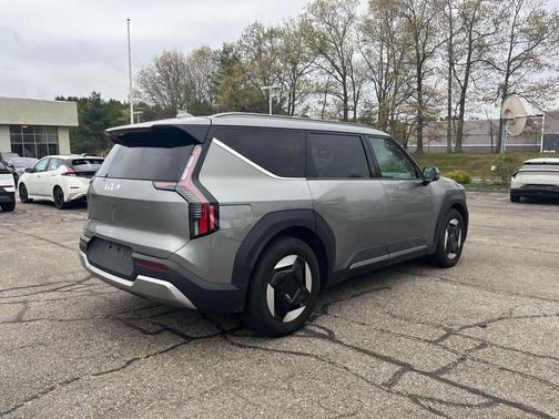 Pebble Gray 2024 Kia EV9 Wind