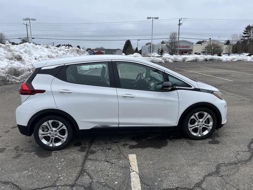 Summit White 2017 Chevrolet Bolt EV LT