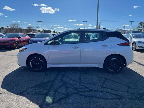 Pearl White Tricoat 2024 Nissan Leaf SV PLUS