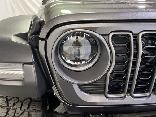 Granite Crystal Metallic Clearcoat 2024 Jeep Gladiator Rubicon