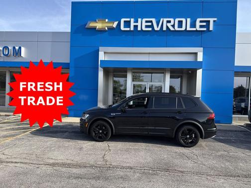 Deep Black Pearl 2019 Volkswagen Tiguan 2.0T SEL R-Line 4MOTION