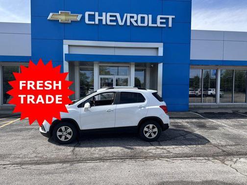 Summit White 2017 Chevrolet Trax LT
