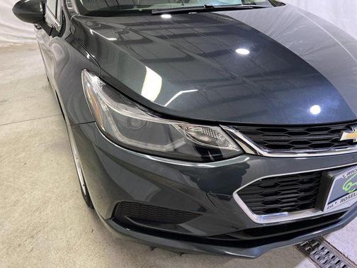 Graphite Metallic 2018 Chevrolet Cruze LT