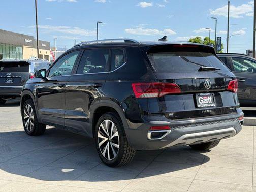 Deep Black 2023 Volkswagen Taos 1.5T SE