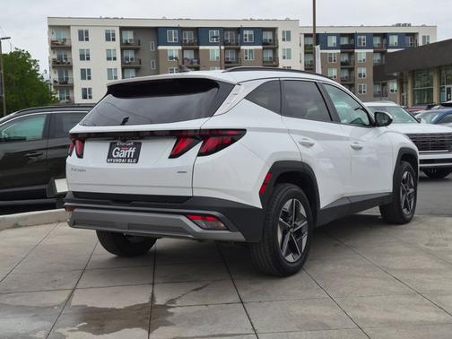 White 2025 Hyundai TUCSON SEL