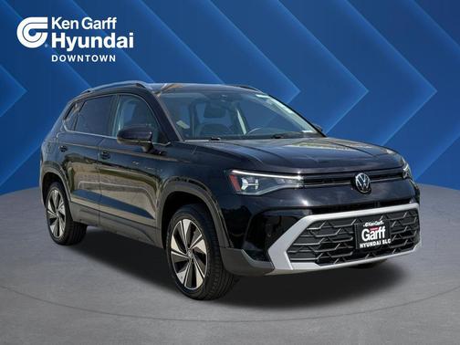 Deep Black Pearl 2025 Volkswagen Taos 1.5T SE