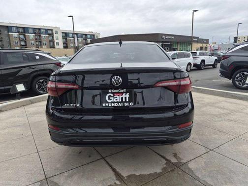 Deep Black Pearl 2024 Volkswagen Jetta 1.5T Sport