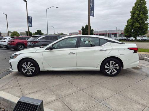 Glacier White 2024 Nissan Altima S FWD
