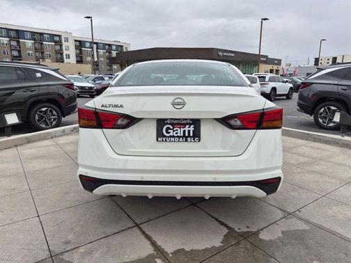 Glacier White 2024 Nissan Altima S FWD