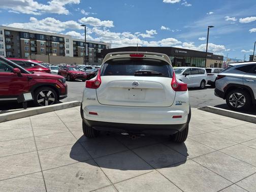 White Pearl 2014 Nissan Juke SV