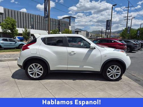 White Pearl 2014 Nissan Juke SV