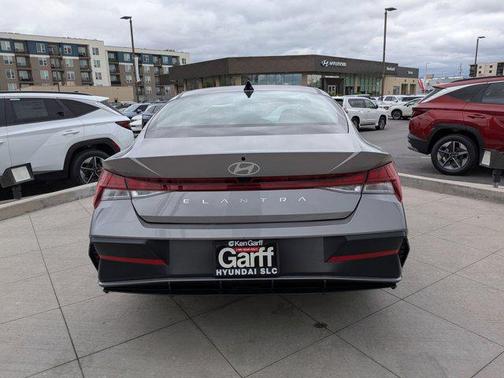 Fluid Metal 2025 Hyundai ELANTRA SEL