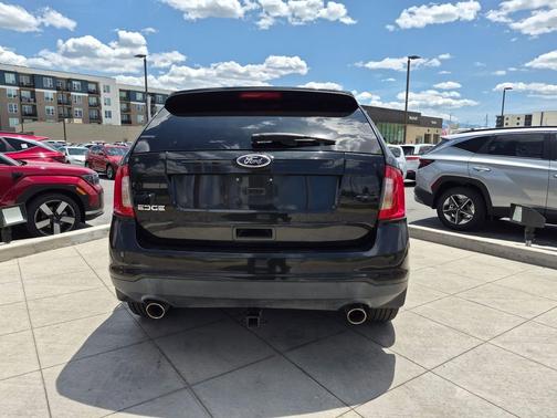 Tuxedo Black Metallic 2013 Ford Edge SE