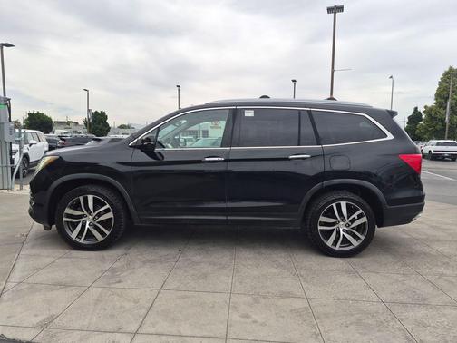 Crystal Black Pearl 2016 Honda Pilot Touring