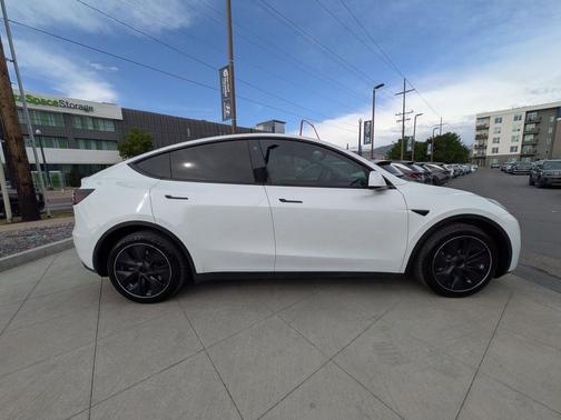 Pearl White Multi-Coat 2023 Tesla Model Y Long Range Dual Motor All-Wheel Drive