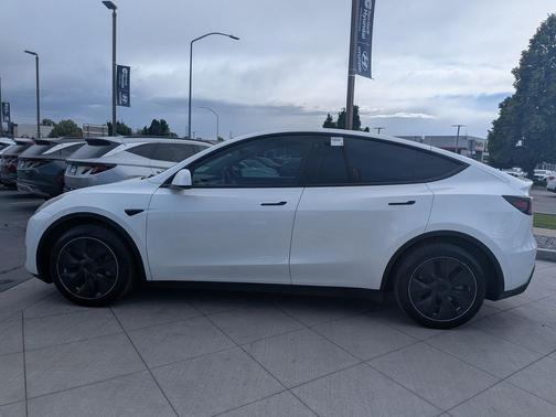 Pearl White Multi-Coat 2023 Tesla Model Y Long Range Dual Motor All-Wheel Drive