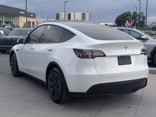 Pearl White Multi-Coat 2023 Tesla Model Y Long Range Dual Motor All-Wheel Drive