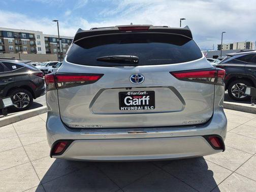 Celestial Silver Metallic 2021 Toyota Highlander Hybrid Platinum