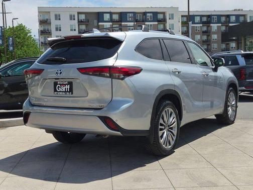 Celestial Silver Metallic 2021 Toyota Highlander Hybrid Platinum