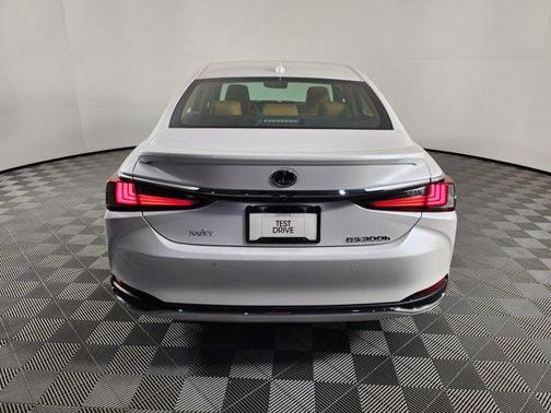 2025 Lexus ES 300h Base