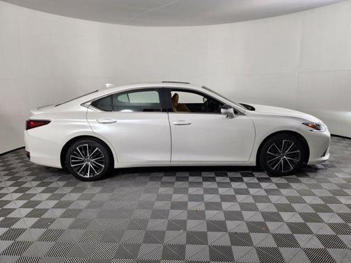 2023 Lexus ES 300h Base