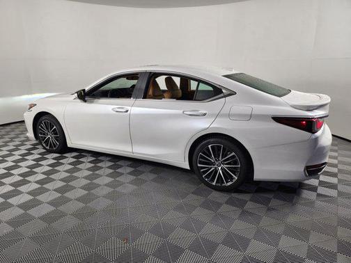 2023 Lexus ES 300h Base