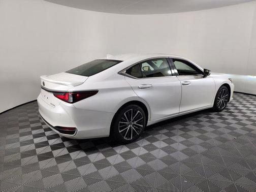 2023 Lexus ES 300h Base