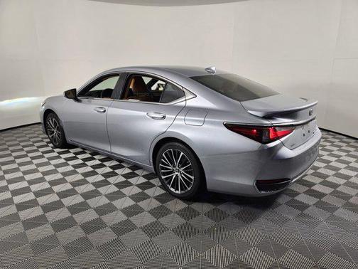 2023 Lexus ES 300h Base