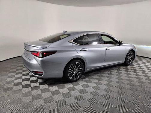 2023 Lexus ES 300h Base
