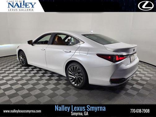 2025 Lexus ES 300h Luxury