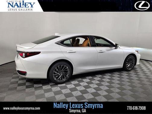 2025 Lexus ES 300h Luxury