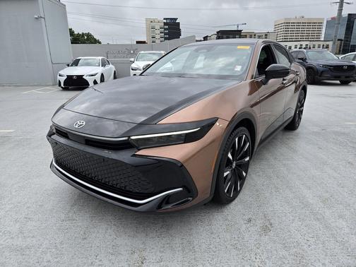 Black 2023 Toyota Crown Platinum