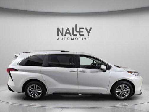 2022 Toyota Sienna Limited 7-Passenger