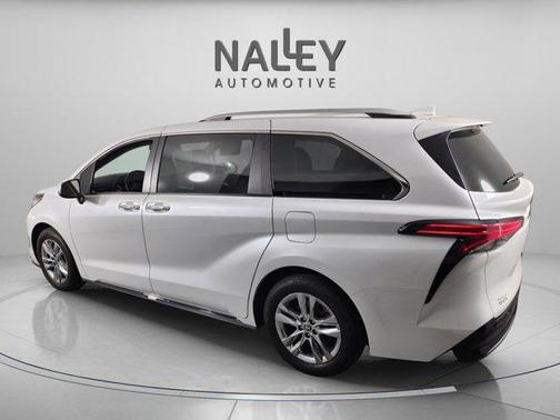 2022 Toyota Sienna Limited 7-Passenger