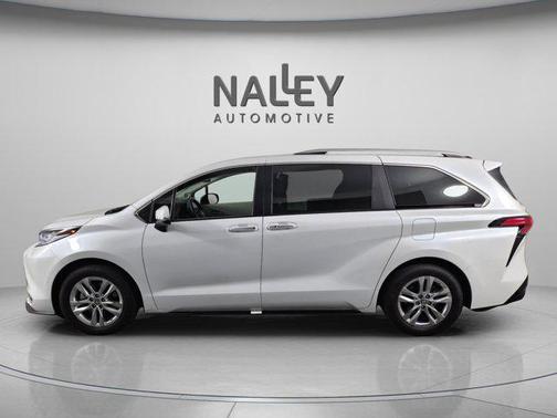 2022 Toyota Sienna Limited 7-Passenger