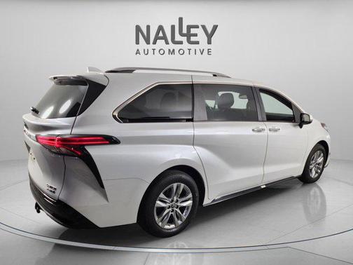 2022 Toyota Sienna Limited 7-Passenger