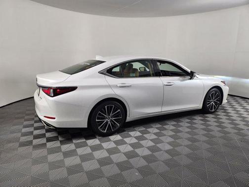 2025 Lexus ES 350 Base
