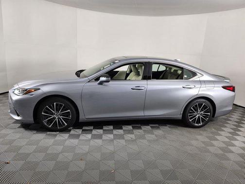 2025 Lexus ES 300h Base