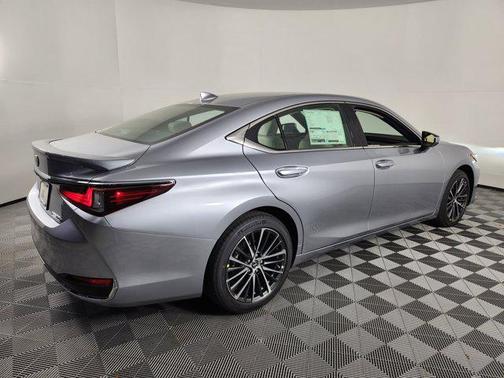 2025 Lexus ES 300h Base