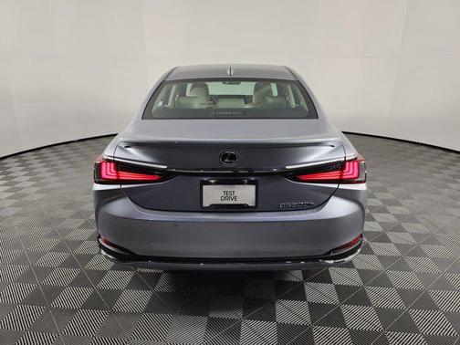 2025 Lexus ES 300h Base