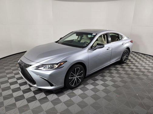 2025 Lexus ES 300h Base