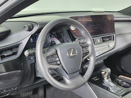 2023 Lexus ES 300h Base