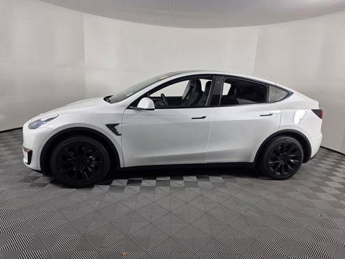 2022 Tesla Model Y Long Range Dual Motor All-Wheel Drive
